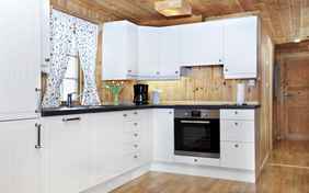 Die großen Küchen sind gut ausgestattet